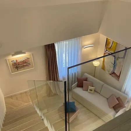Queen Luxury Apartment *