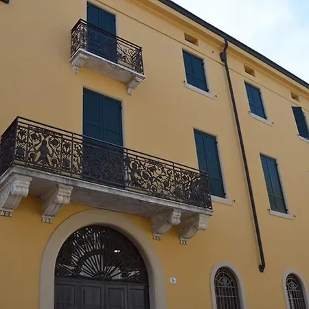 Queen Luxury * Verona